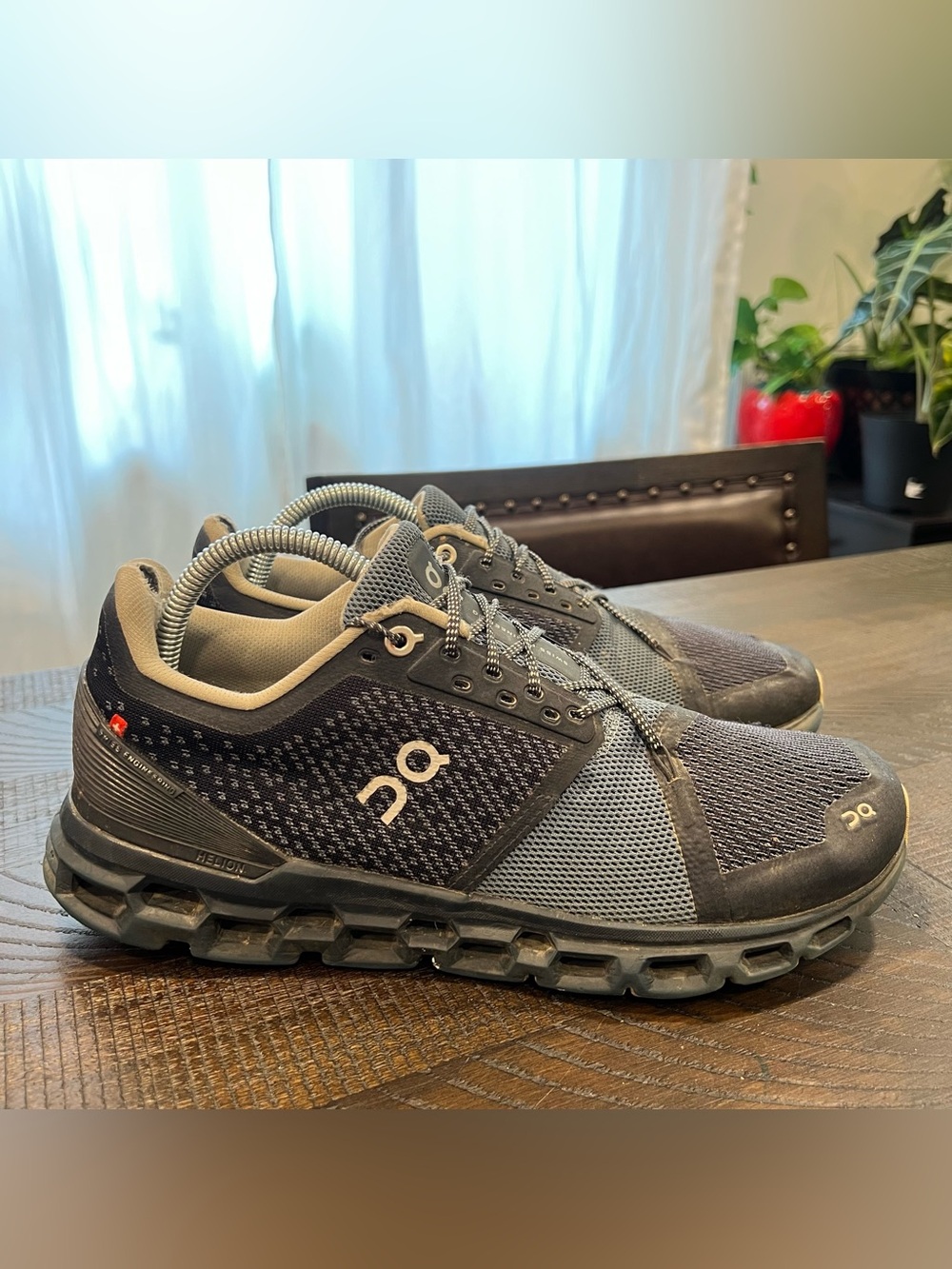 On Cloud stratus running sneakers navy blue 10.5 women